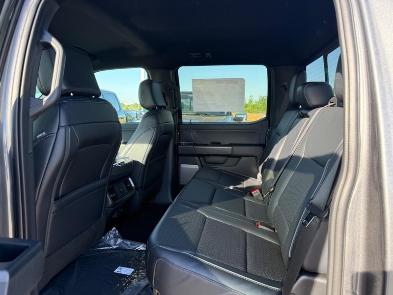 Ford F-150 Vehicle Full-screen Gallery Image 5