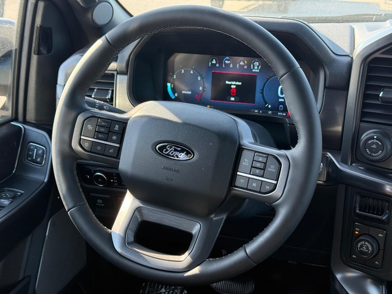 Ford F-150 Vehicle Full-screen Gallery Image 7