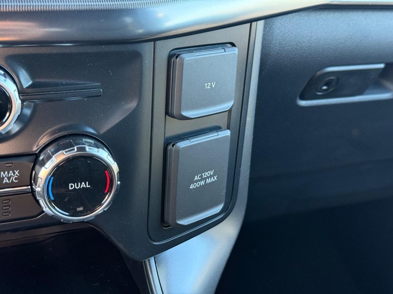 Ford F-150 Vehicle Full-screen Gallery Image 15
