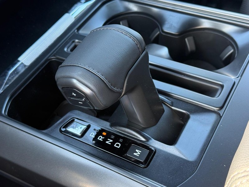 Ford F-150 Vehicle Full-screen Gallery Image 16