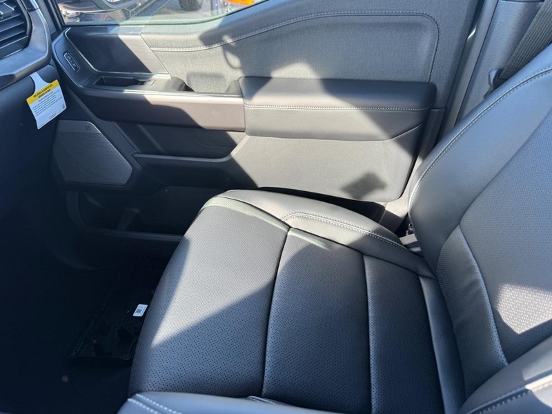 Ford F-150 Vehicle Full-screen Gallery Image 17