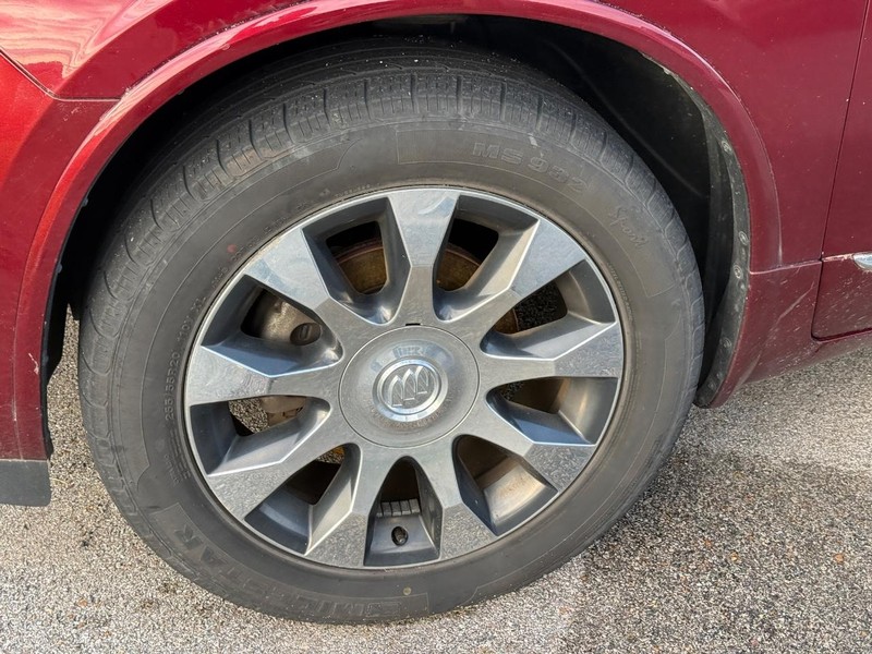 Buick Enclave Vehicle Full-screen Gallery Image 02
