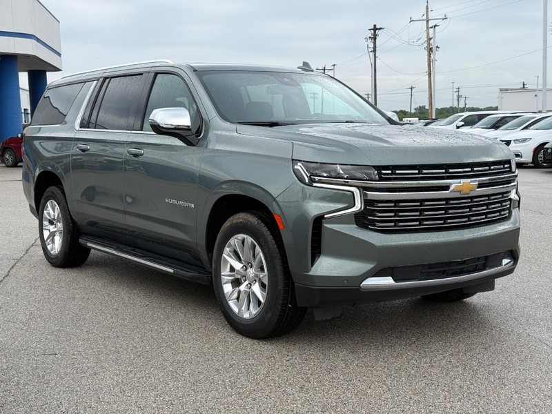 Chevrolet Suburban Vehicle Full-screen Gallery Image 08