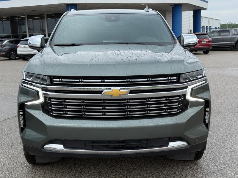 Chevrolet Suburban Vehicle Full-screen Gallery Image 09