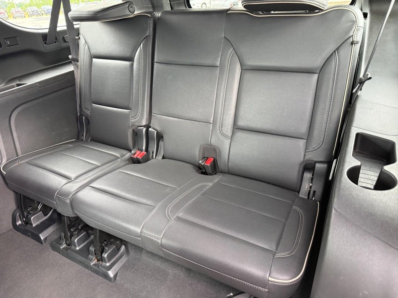 Chevrolet Suburban Vehicle Full-screen Gallery Image 10