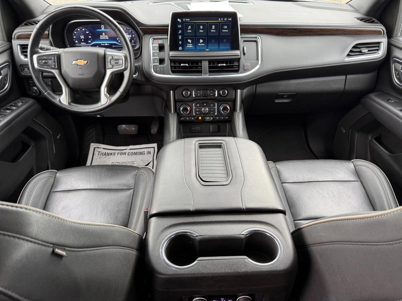 Chevrolet Suburban Vehicle Full-screen Gallery Image 13