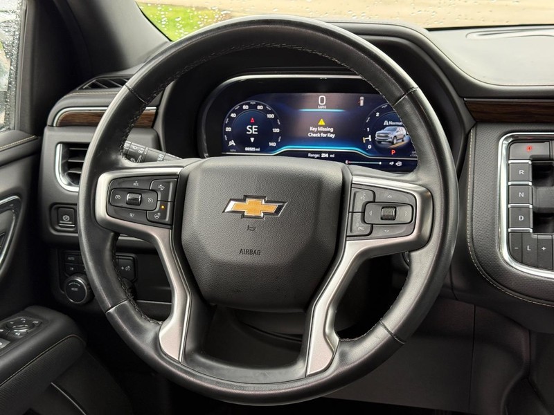 Chevrolet Suburban Vehicle Full-screen Gallery Image 14