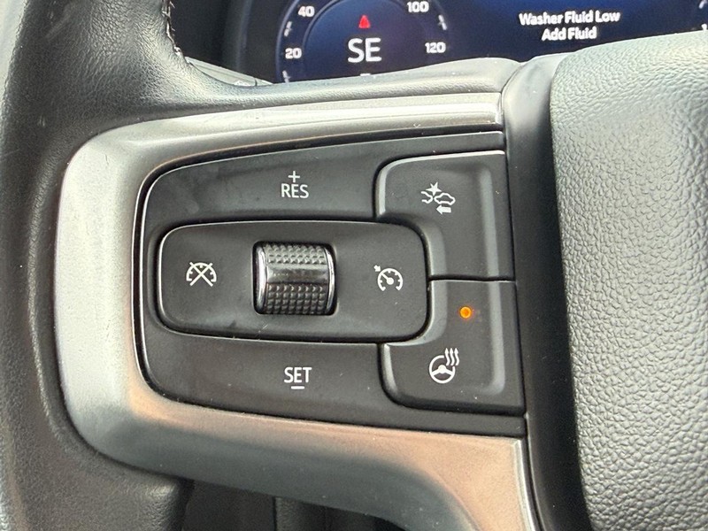Chevrolet Suburban Vehicle Full-screen Gallery Image 15