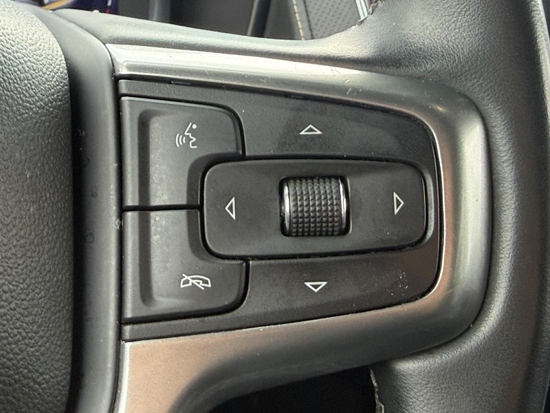 Chevrolet Suburban Vehicle Full-screen Gallery Image 16