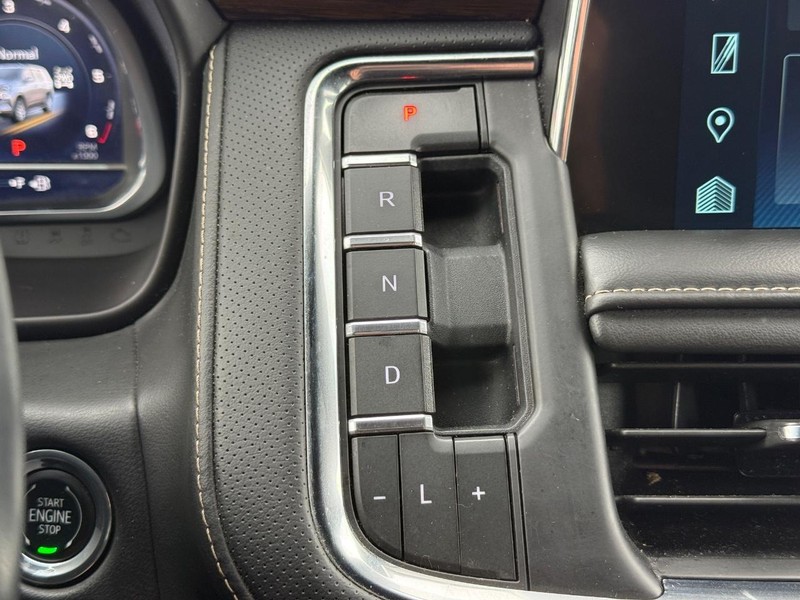 Chevrolet Suburban Vehicle Full-screen Gallery Image 18