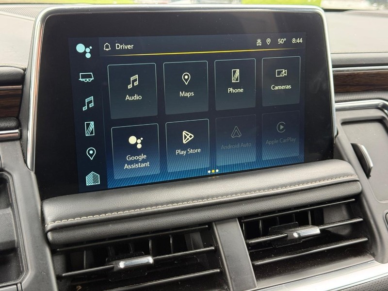 Chevrolet Suburban Vehicle Full-screen Gallery Image 19