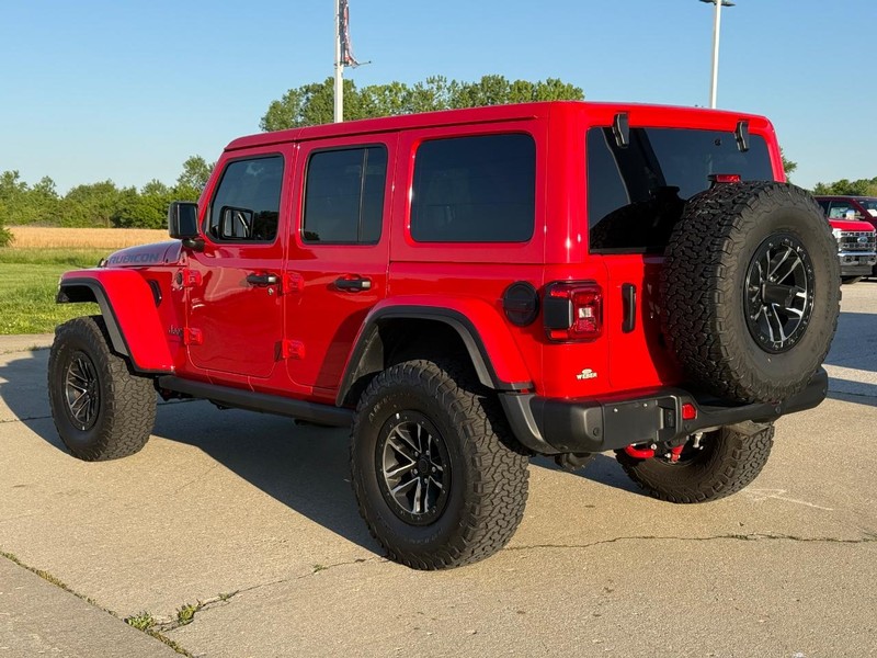 Jeep Wrangler Vehicle Full-screen Gallery Image 3