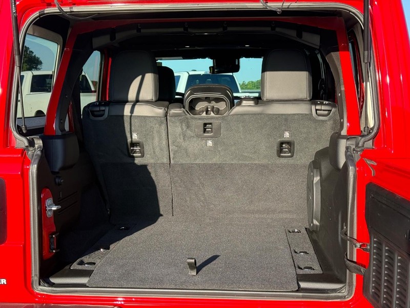 Jeep Wrangler Vehicle Full-screen Gallery Image 6