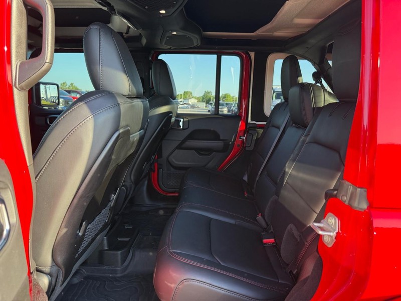 Jeep Wrangler Vehicle Full-screen Gallery Image 12