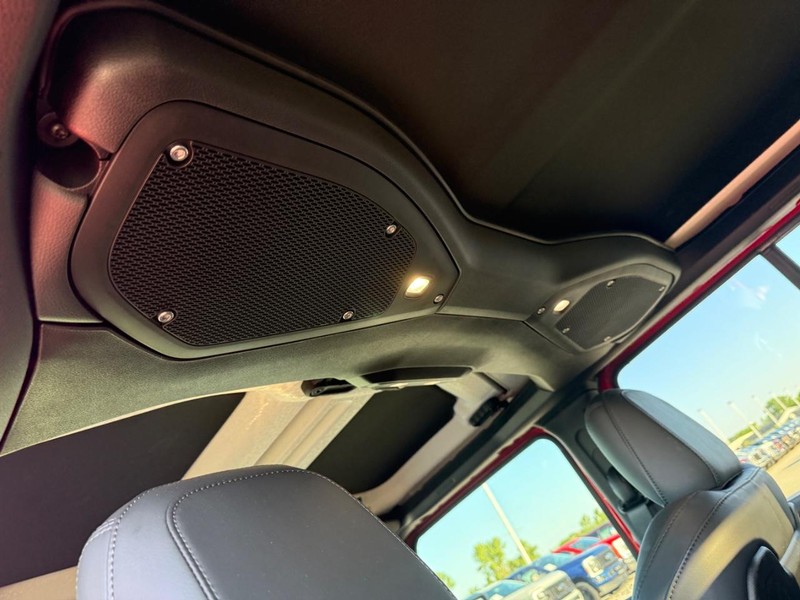Jeep Wrangler Vehicle Full-screen Gallery Image 13