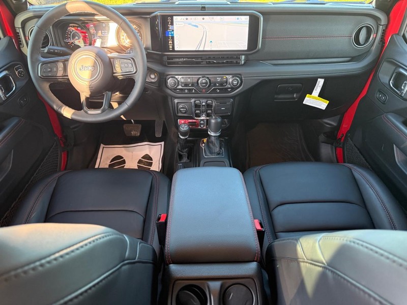 Jeep Wrangler Vehicle Full-screen Gallery Image 14