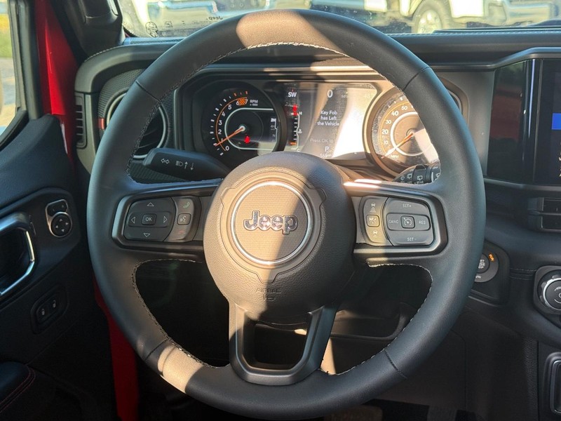 Jeep Wrangler Vehicle Full-screen Gallery Image 15