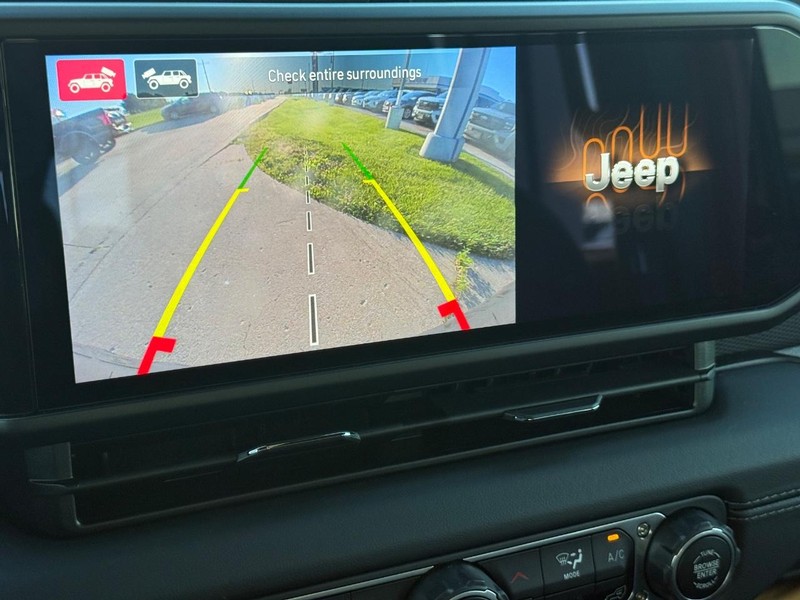 Jeep Wrangler Vehicle Full-screen Gallery Image 20