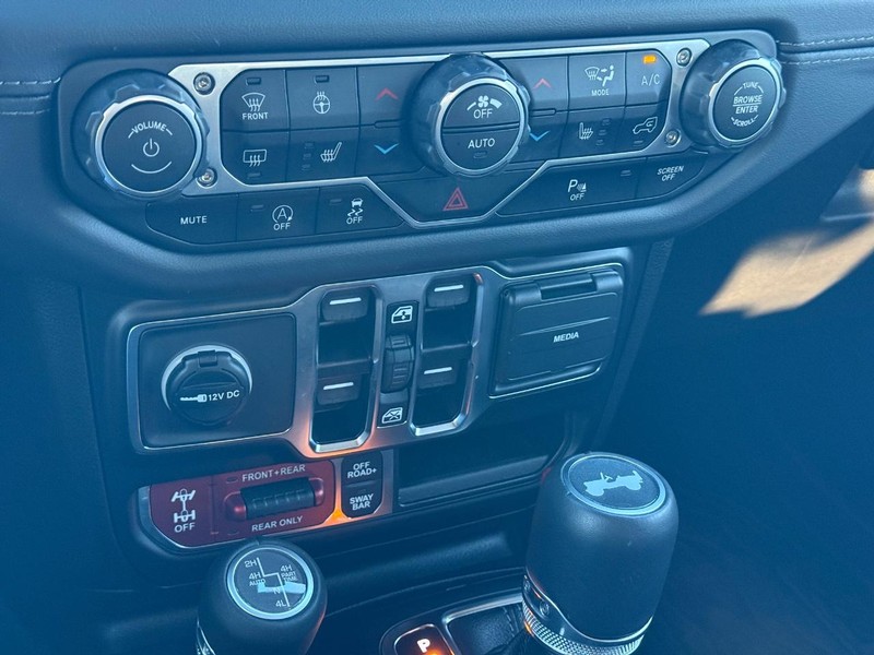 Jeep Wrangler Vehicle Full-screen Gallery Image 21