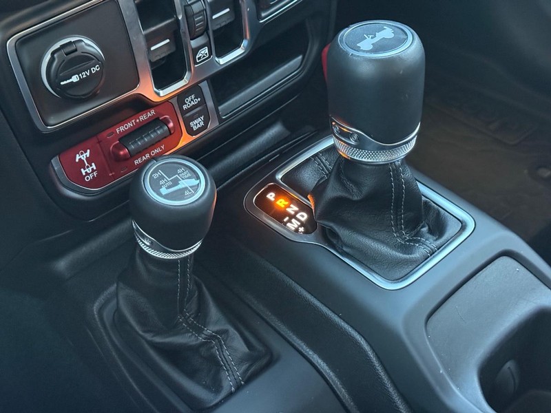 Jeep Wrangler Vehicle Full-screen Gallery Image 22