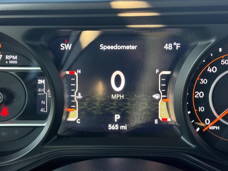 Jeep Wrangler Vehicle Full-screen Gallery Image 24