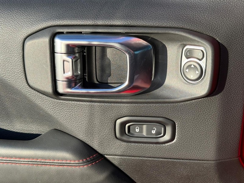 Jeep Wrangler Vehicle Full-screen Gallery Image 26