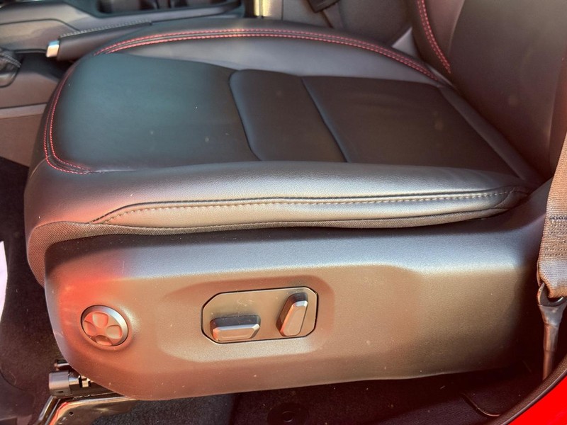 Jeep Wrangler Vehicle Full-screen Gallery Image 27