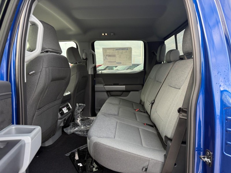 Ford F-150 Vehicle Full-screen Gallery Image 5