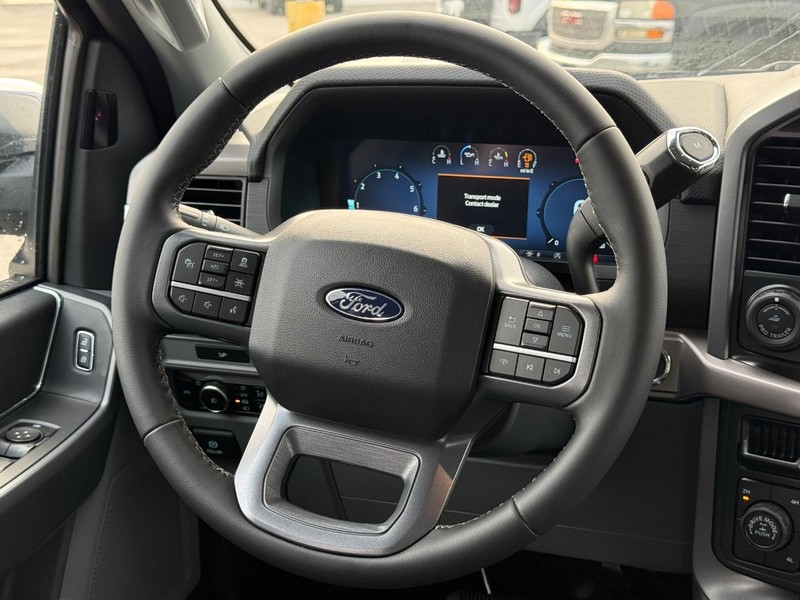 Ford F-150 Vehicle Full-screen Gallery Image 7