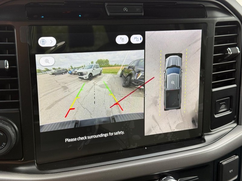 Ford F-150 Vehicle Full-screen Gallery Image 12