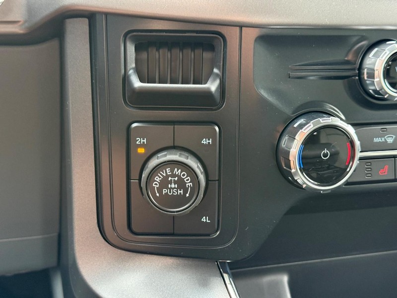 Ford F-150 Vehicle Full-screen Gallery Image 13