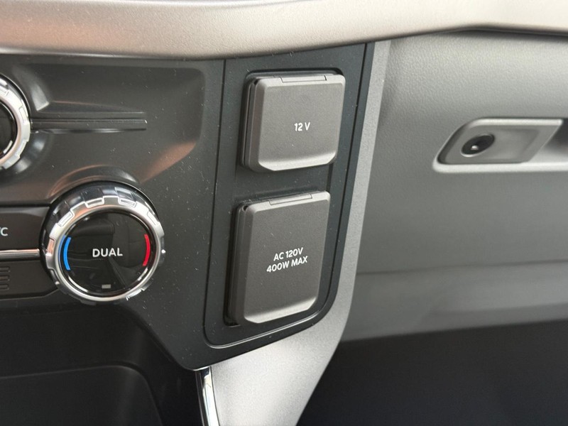 Ford F-150 Vehicle Full-screen Gallery Image 15
