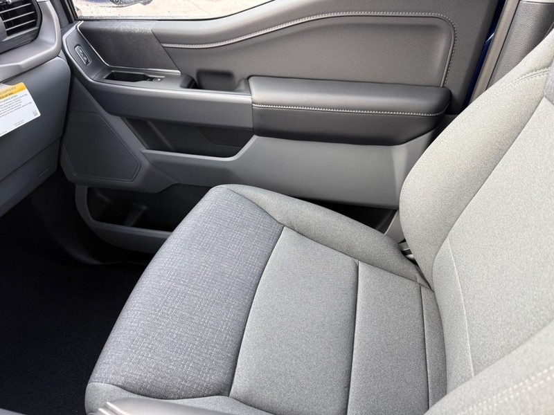 Ford F-150 Vehicle Full-screen Gallery Image 16