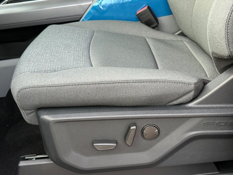 Ford F-150 Vehicle Full-screen Gallery Image 19