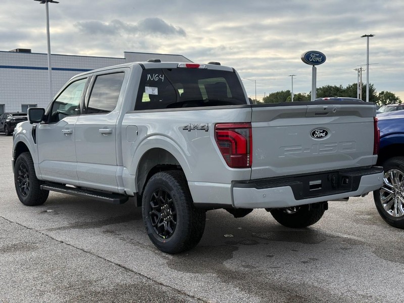 Ford F-150 Vehicle Full-screen Gallery Image 3