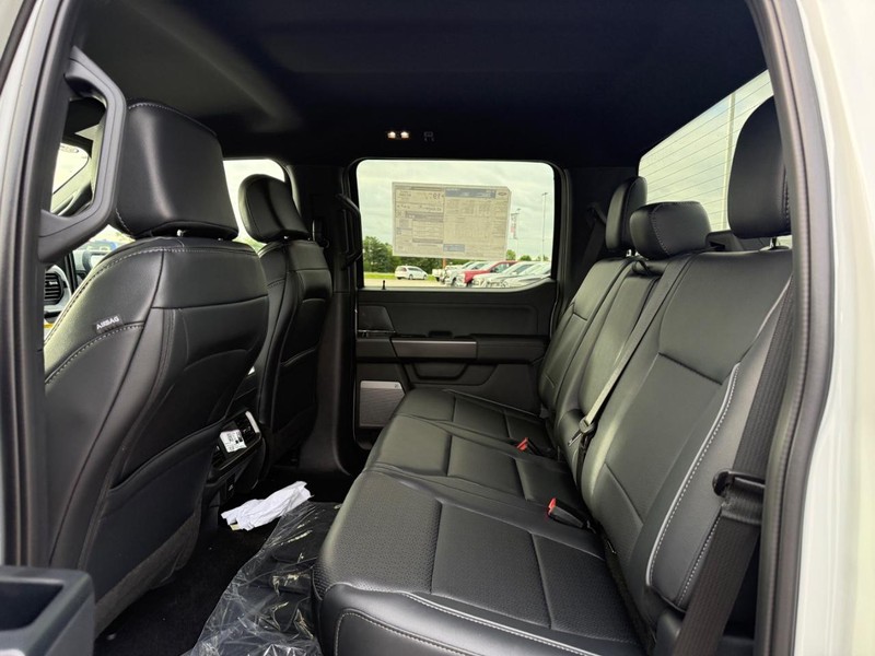 Ford F-150 Vehicle Full-screen Gallery Image 5