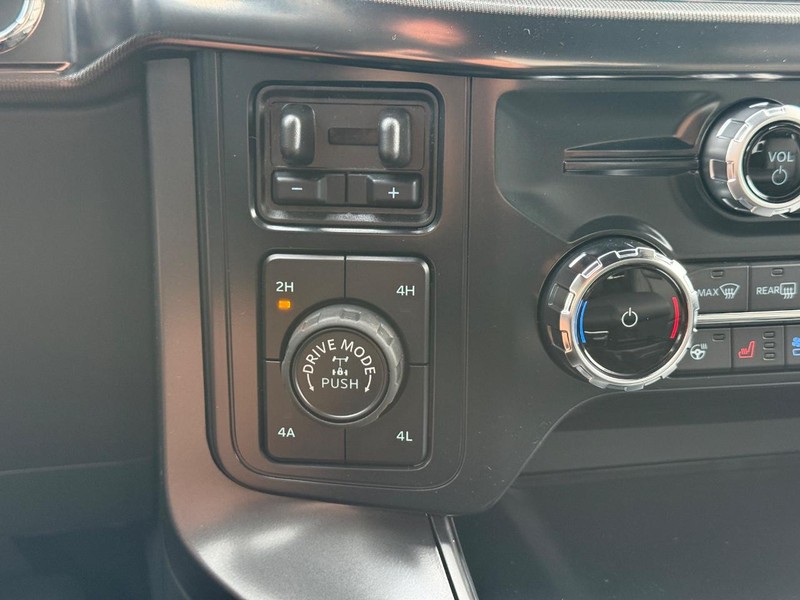 Ford F-150 Vehicle Full-screen Gallery Image 13