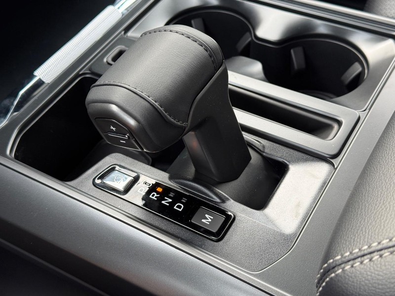 Ford F-150 Vehicle Full-screen Gallery Image 16