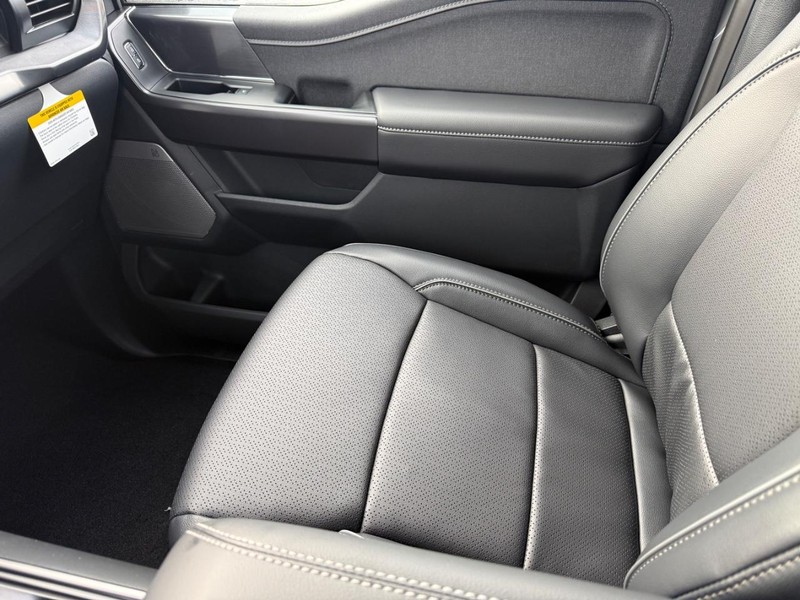 Ford F-150 Vehicle Full-screen Gallery Image 17