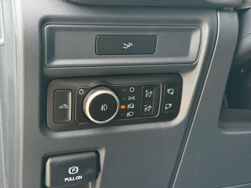 Ford F-150 Vehicle Full-screen Gallery Image 18