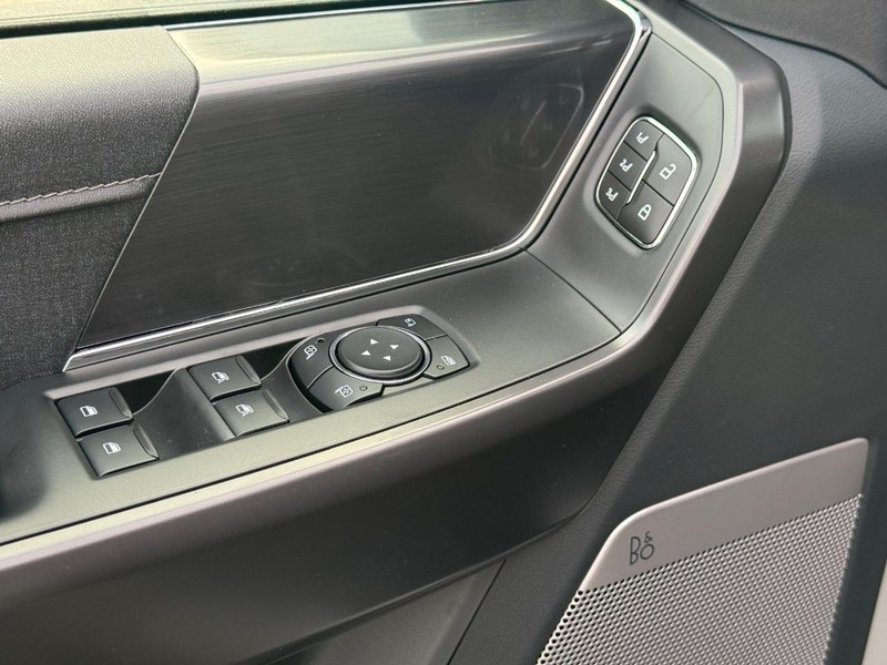 Ford F-150 Vehicle Full-screen Gallery Image 20