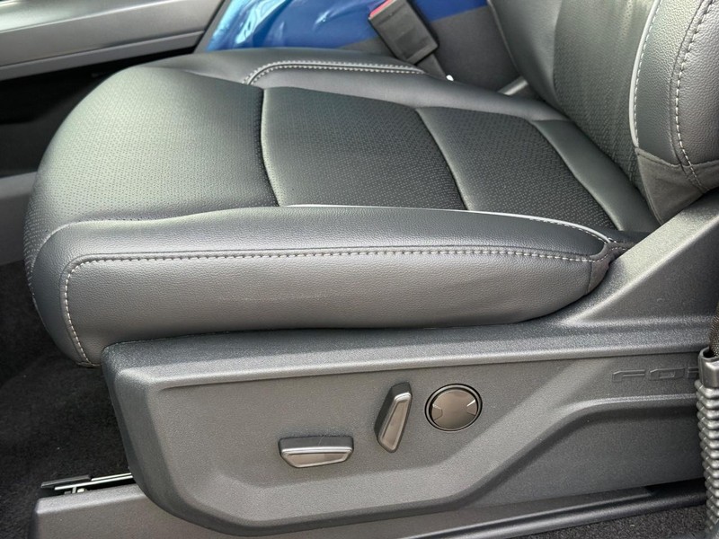 Ford F-150 Vehicle Full-screen Gallery Image 21