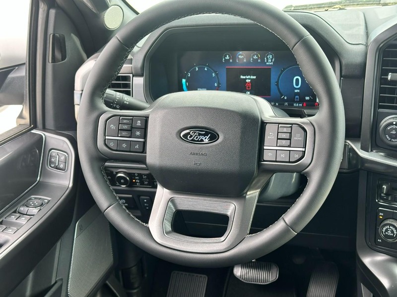 Ford F-150 Vehicle Full-screen Gallery Image 6