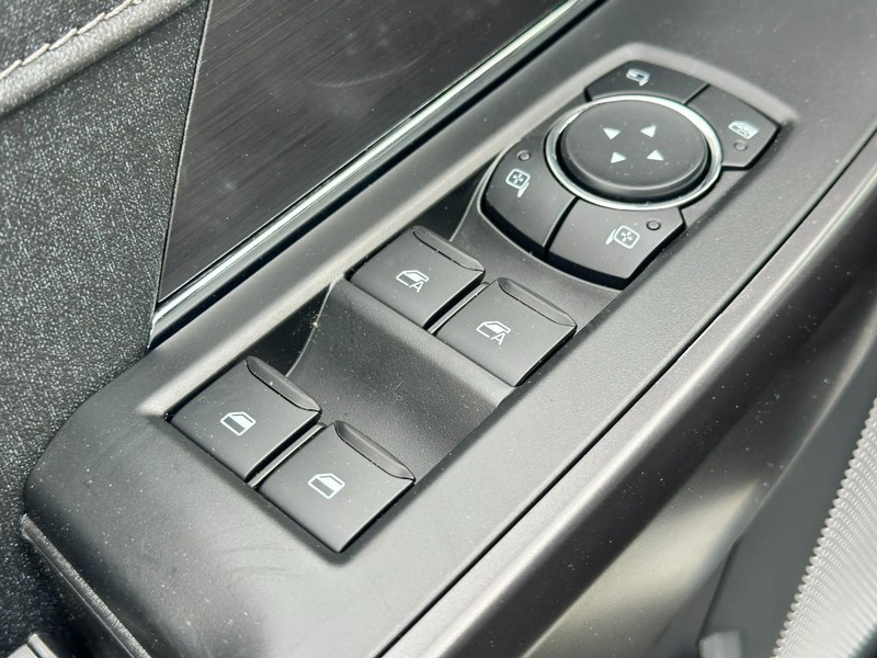 Ford F-150 Vehicle Full-screen Gallery Image 9
