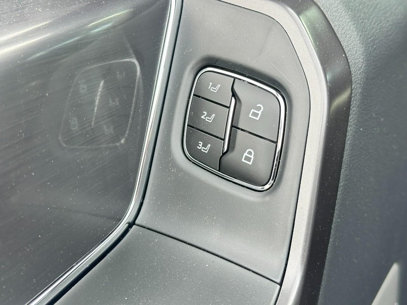 Ford F-150 Vehicle Full-screen Gallery Image 10