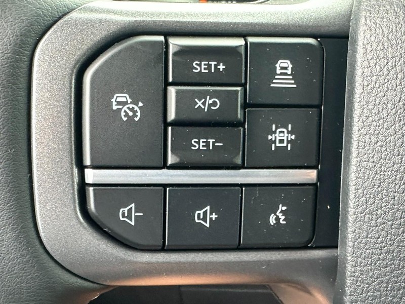 Ford F-150 Vehicle Full-screen Gallery Image 12
