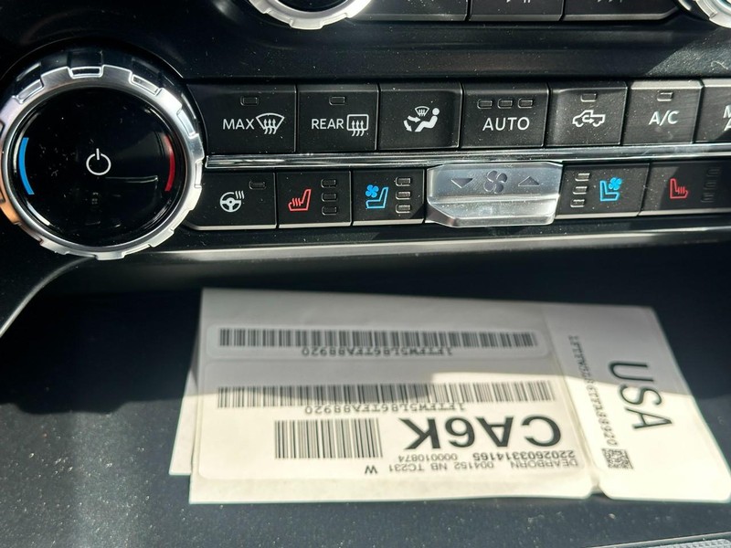 Ford F-150 Vehicle Full-screen Gallery Image 14