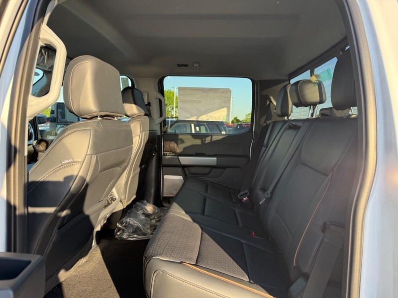Ford Super Duty F-350 SRW Vehicle Full-screen Gallery Image 5