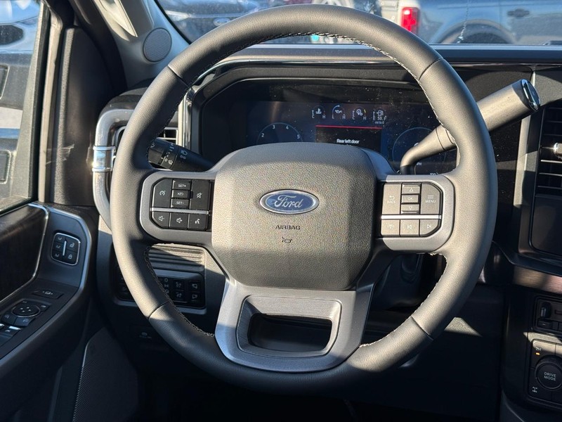 Ford Super Duty F-350 SRW Vehicle Full-screen Gallery Image 8