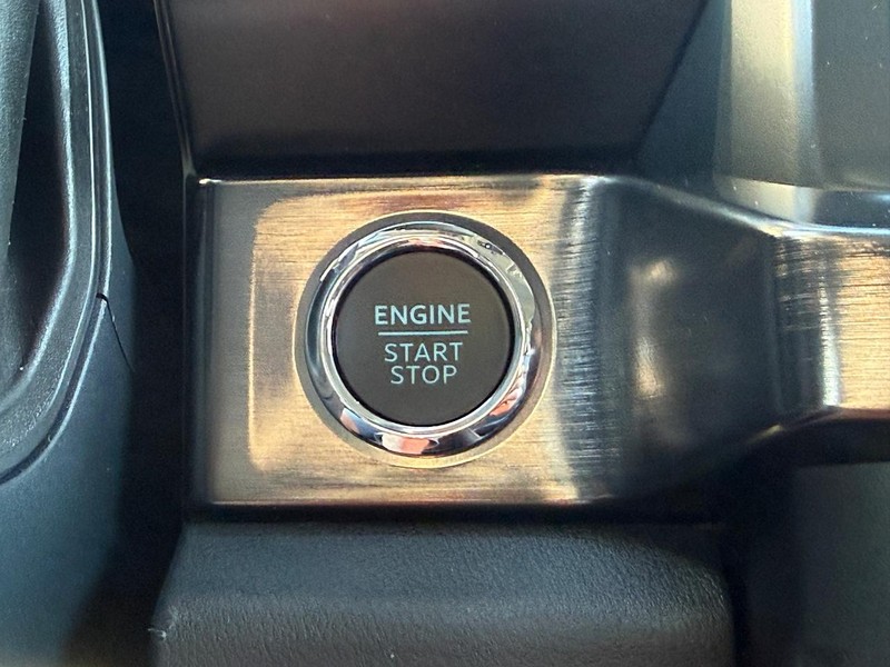 Ford Super Duty F-350 SRW Vehicle Full-screen Gallery Image 11